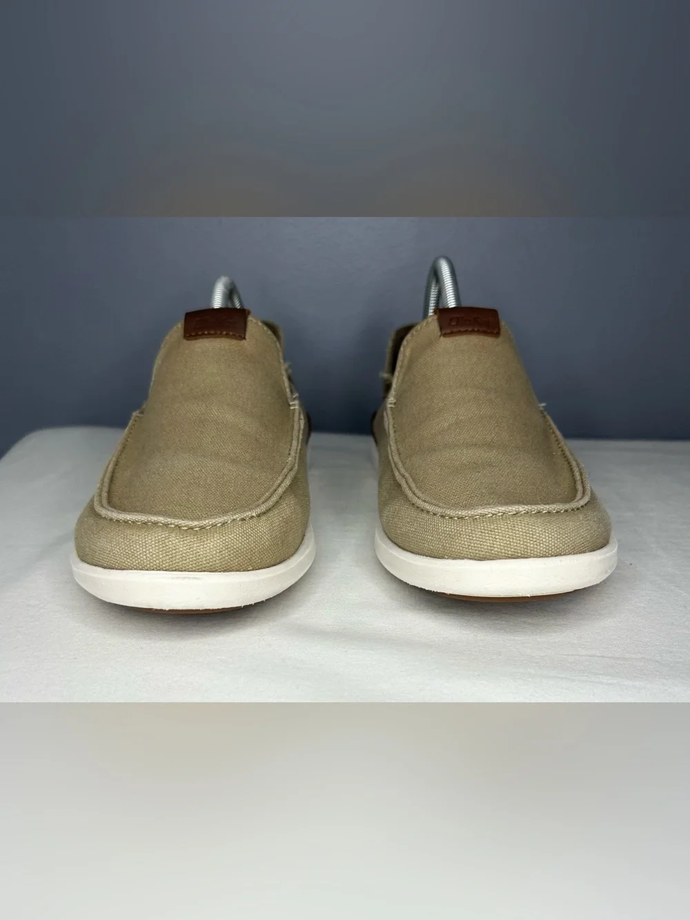 OluKai Manoa Slip-On Shoes Mens 9 Tan Canvas Loafers Casual Comfort Summer Beach